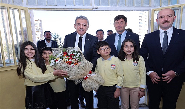 Vali Akkoyun, Öğrencilerin Karne Sevincine Ortak Oldu