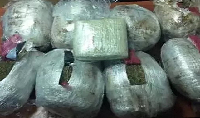 YOLCU OTOBÜSÜNDE 14 KİLO ESRAR YAKALANDI